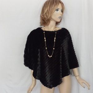Nwt MARC NEW YORK Luxe Black Faux Fur Striped Look Cape S/M